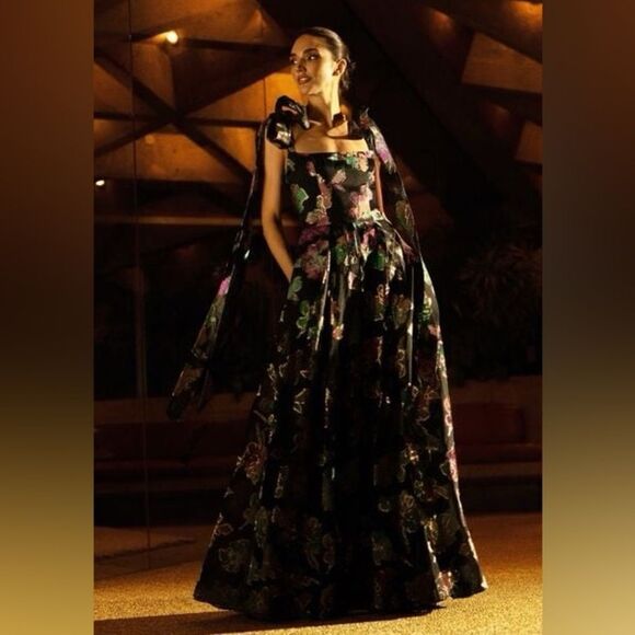 Halo Devalin Gown/ size 12 - Picture 10 of 10